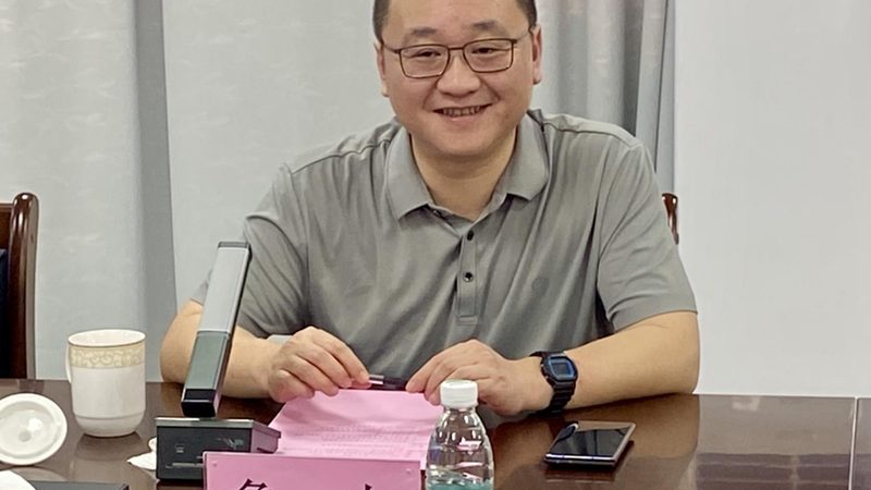 将收集到的参数进行对比，重点关注以下几个方面：